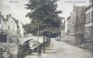 1912年頃、ブルージュの古い橋のある運河を描いた絵葉書 作： Belgian Photographer